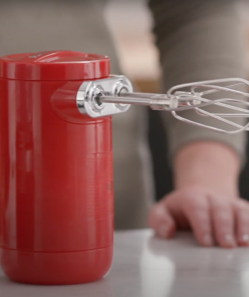 Hand mixer.