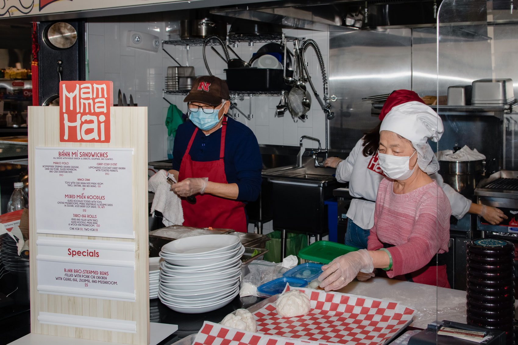 The cooks of Mama Hai.