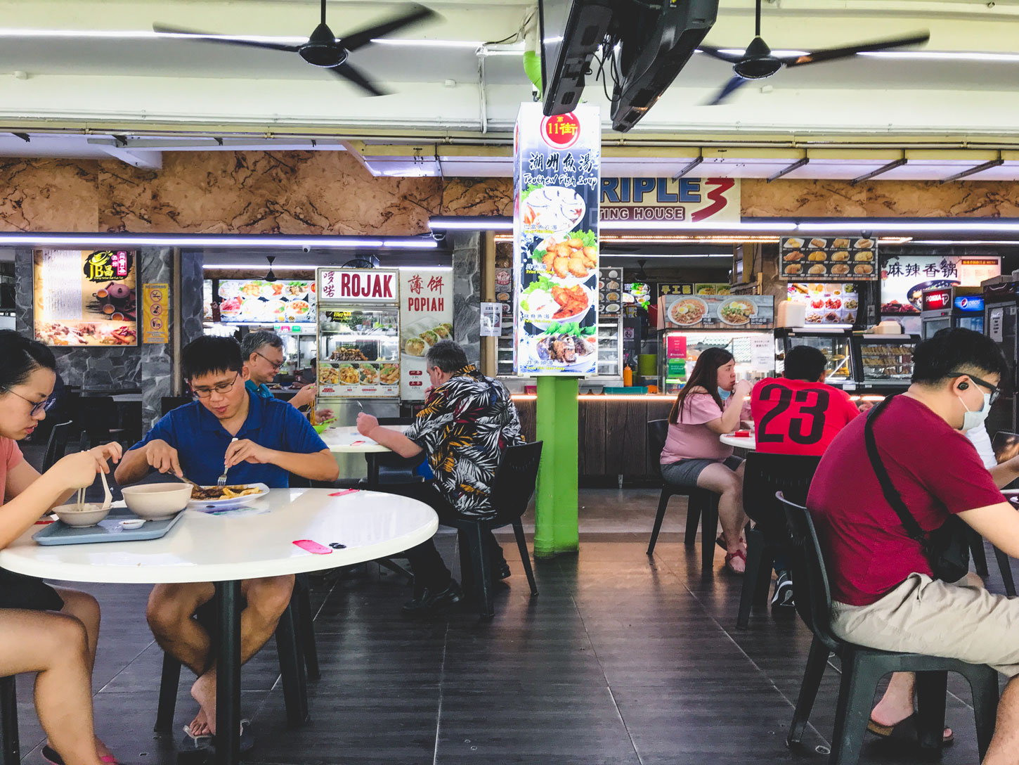 The hustle and bustle of Singaporean eateries.