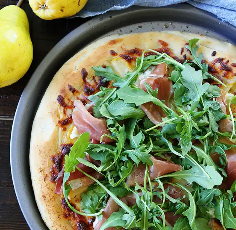 Arugula, pear and prosciutto flatbread