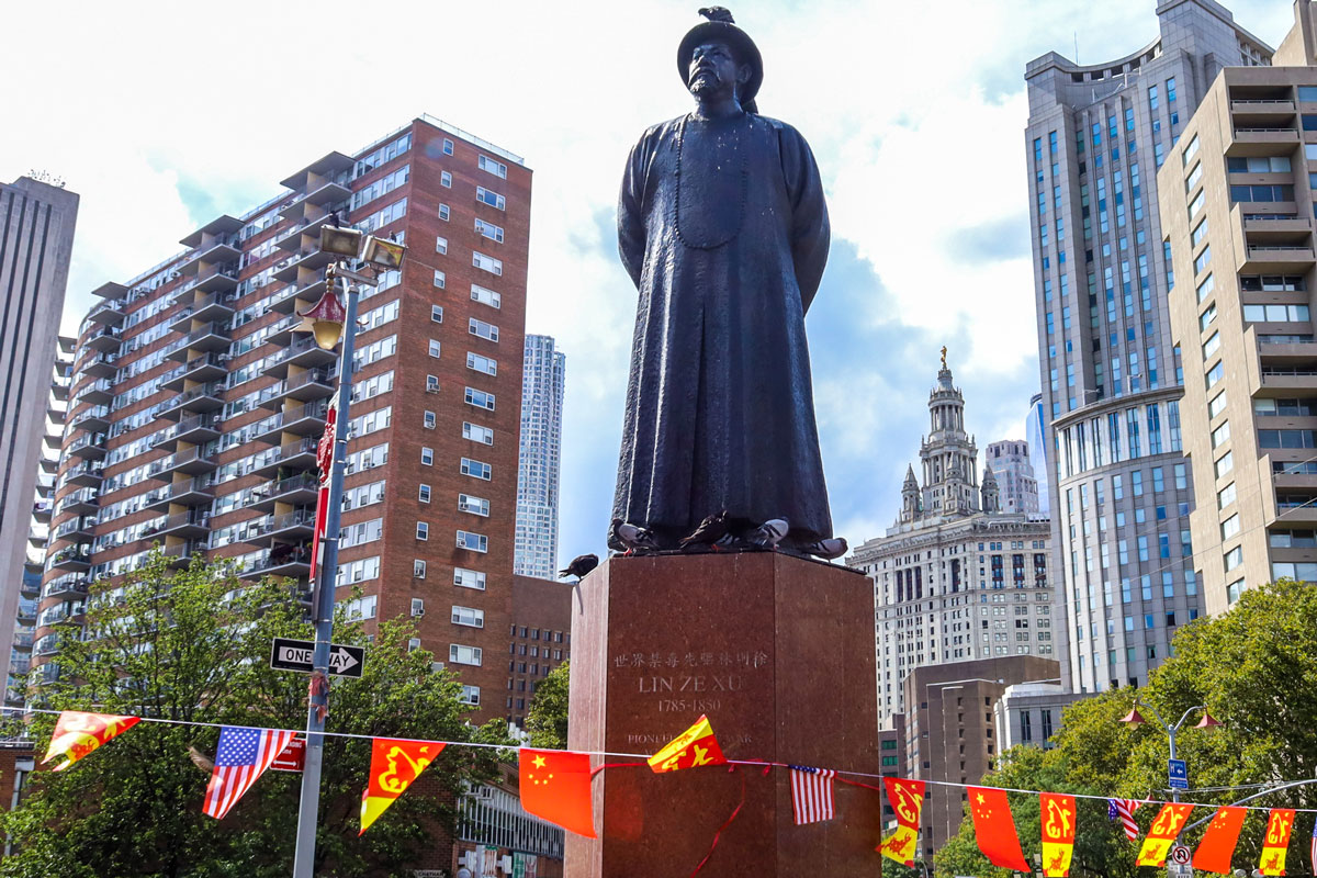 The statue of Lin Ze Xu.