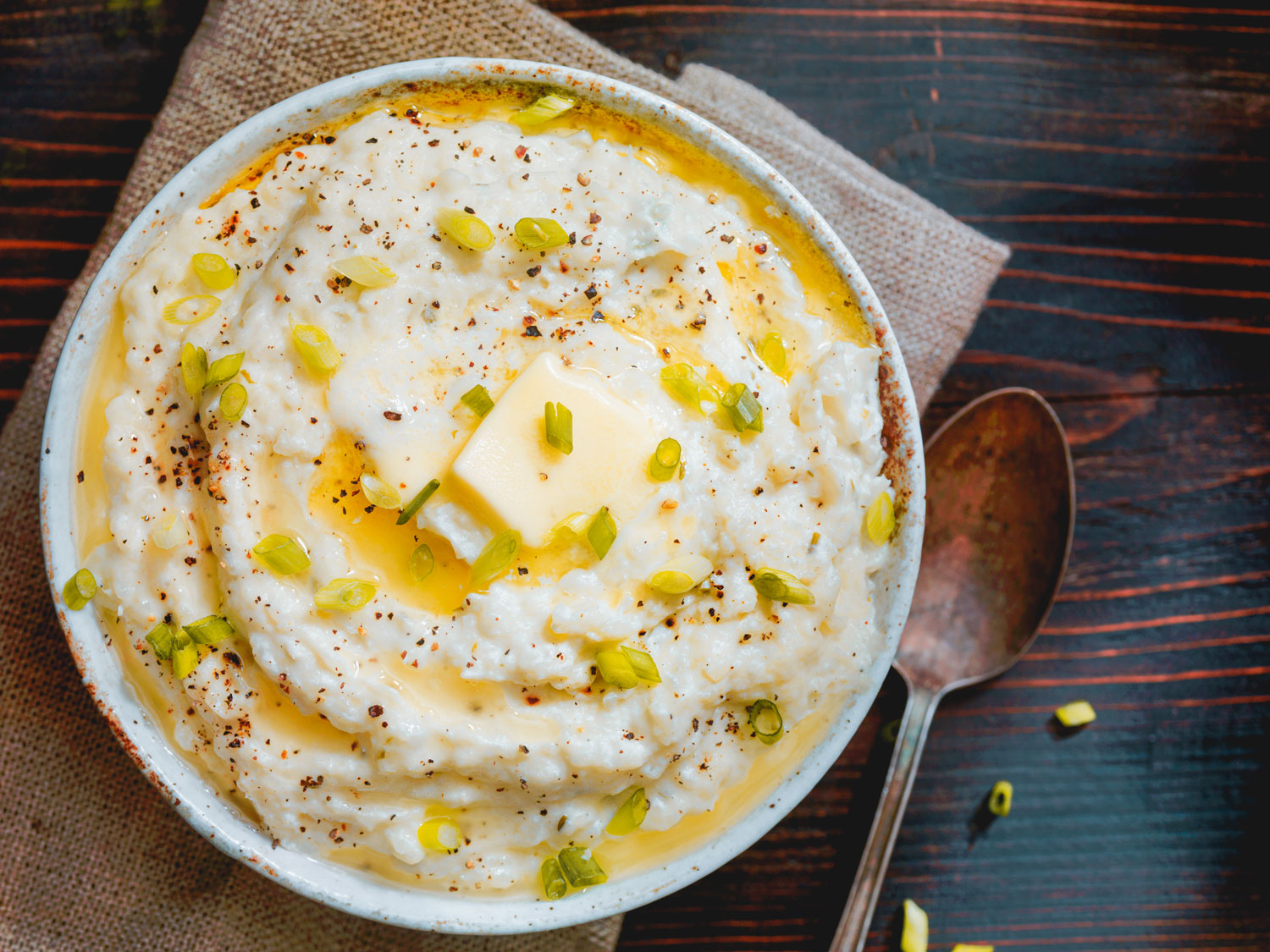 A large bowl of creamy cauliflower mash.