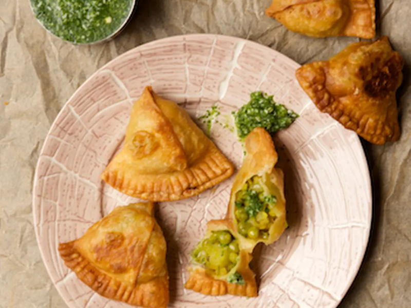 Samosas with dipping sauce