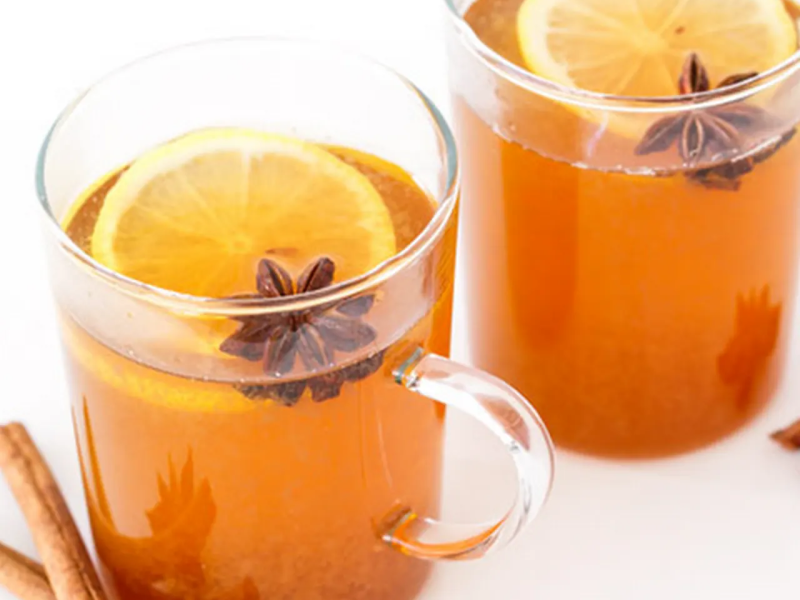 Two mugs of tea with lemon slices