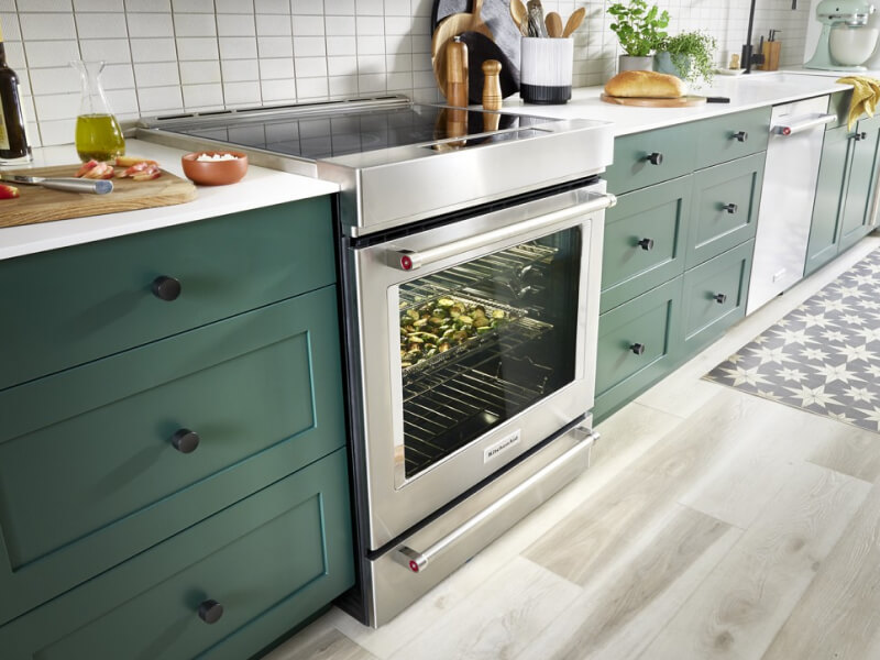 KitchenAid® slide-in electric range with vegetables baking inside the oven KitchenAid® slide-in electric range with vegetables baking inside the oven
