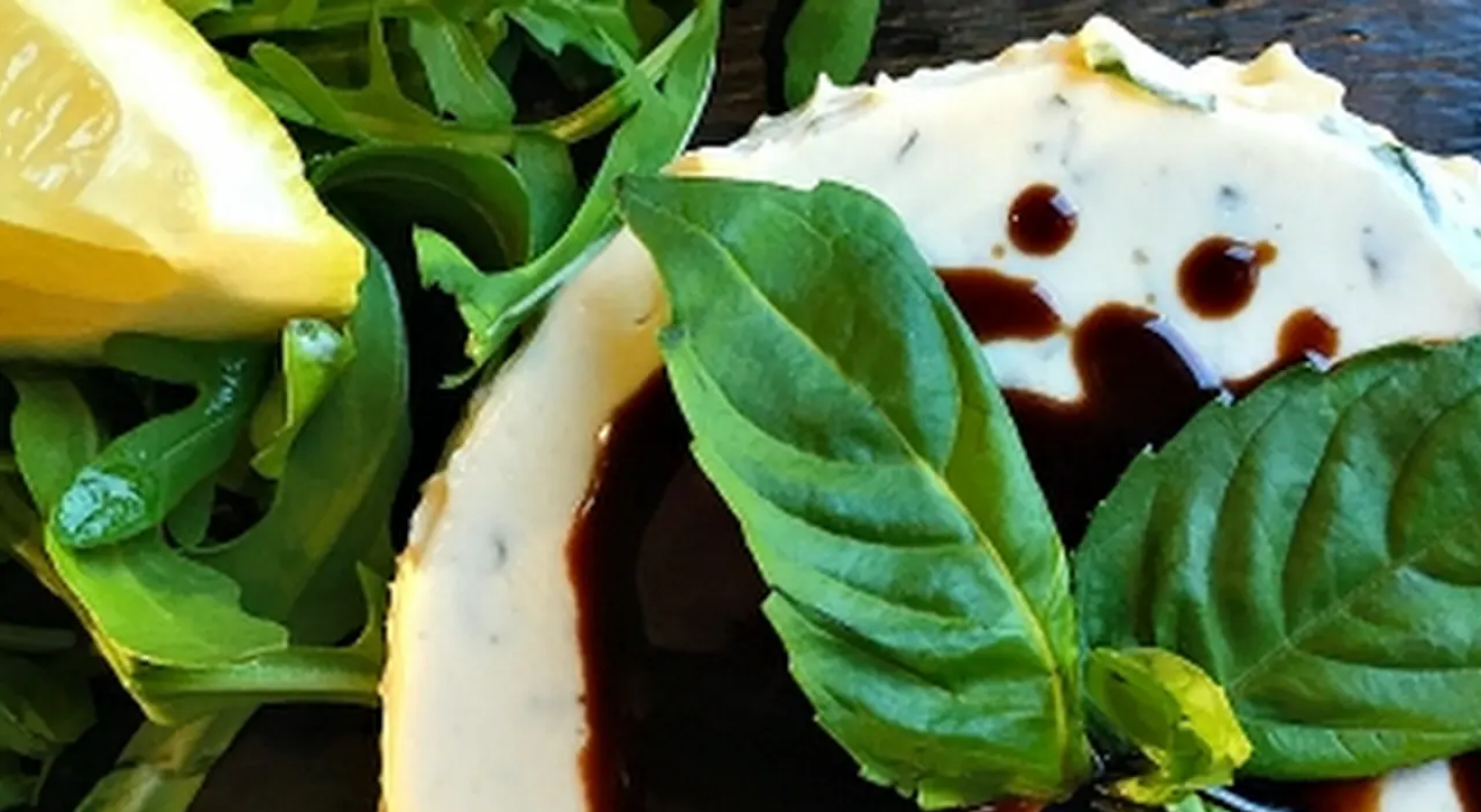 Agar, a vegan gelatin alternative Agar, a vegan gelatin alternative