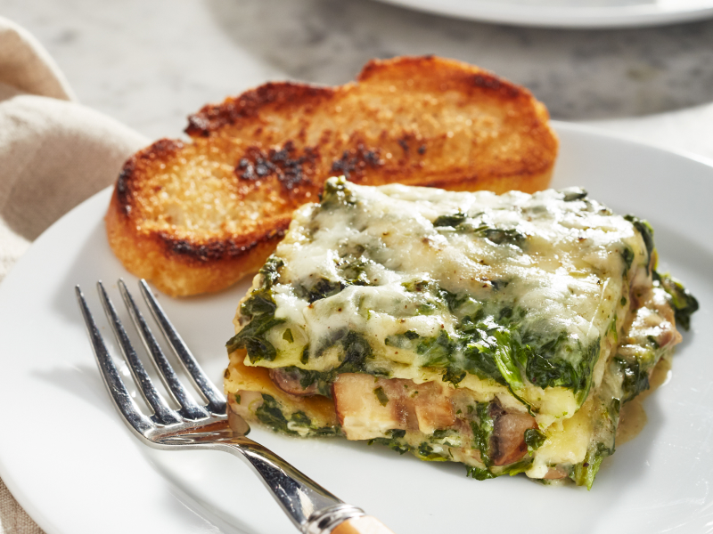 Garlic bread with lasagna