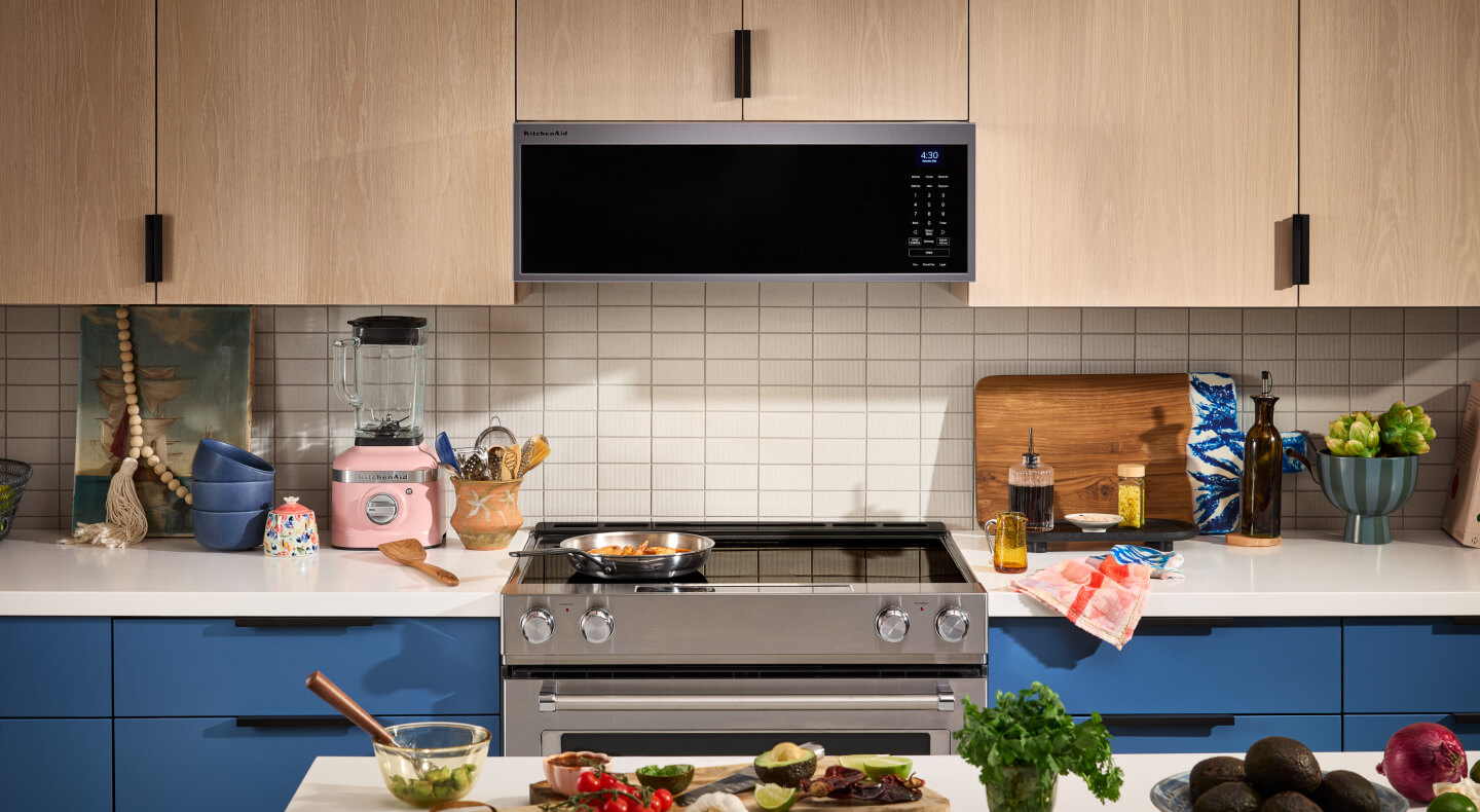 Low profile microwave in a modern kitchen Low profile microwave in a modern kitchen