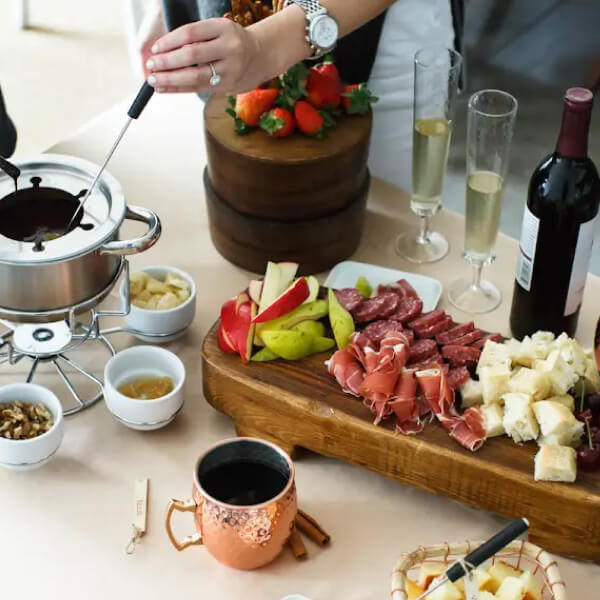 Fondue cheese plates