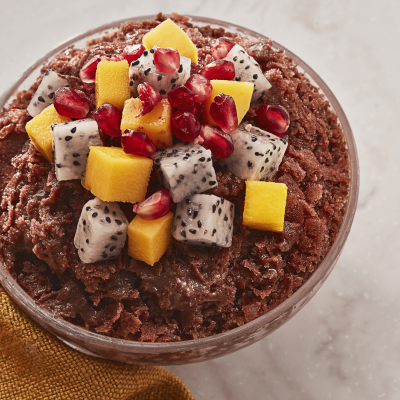 Baobing topped with diced mangoes and dragon fruit