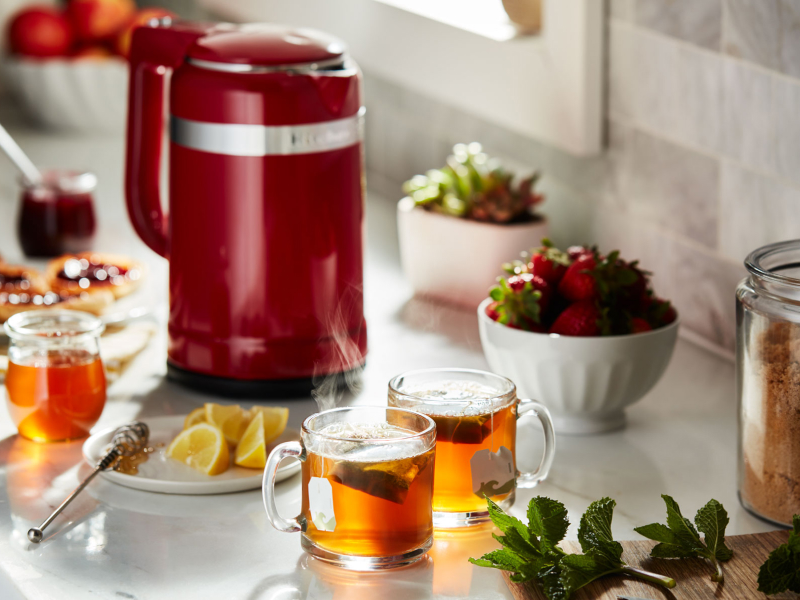 KitchenAid® electric kettle and two cups of tea KitchenAid® electric kettle and two cups of tea