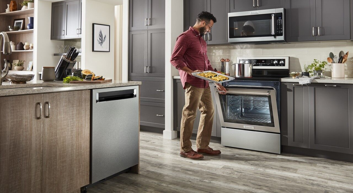 Person baking snacks in KitchenAid® oven Person baking snacks in KitchenAid® oven