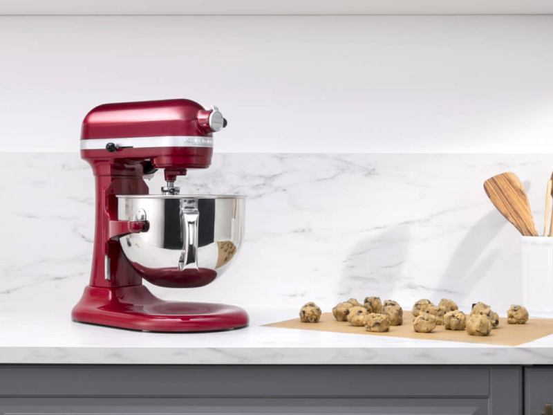 Baking cookies using a KitchenAid® bowl-lift stand mixer Baking cookies using a KitchenAid® bowl-lift stand mixer