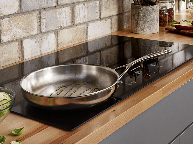 Skillet with oil in it