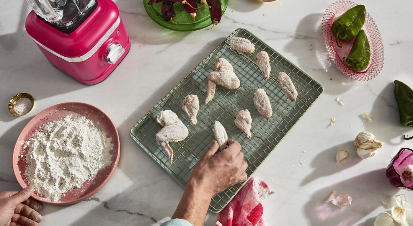 Floured chicken wings Floured chicken wings