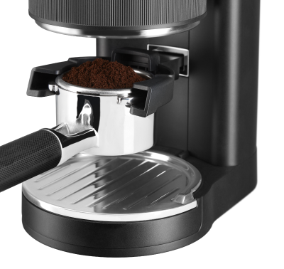 Portafilter with freshly ground beans