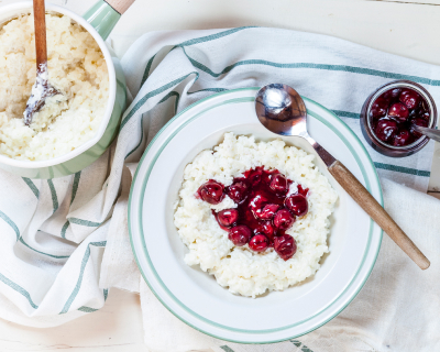 Bowl of rice topped with fresh fruit