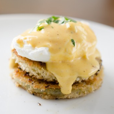 An eggs benedict