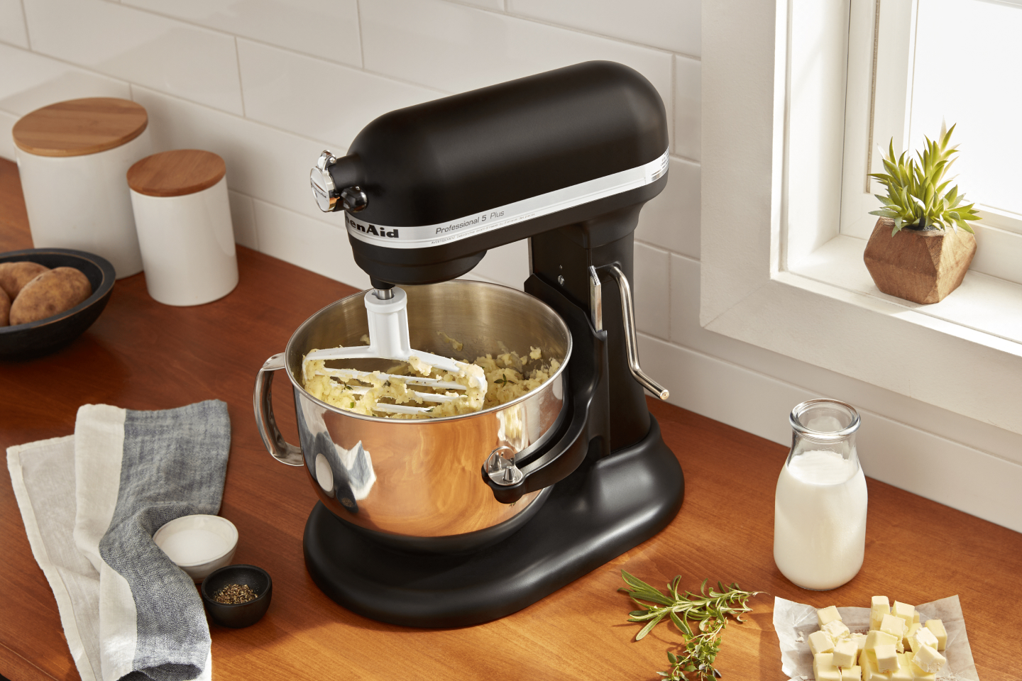 Mashed potatoes in a bowl-lift black stand mixer Mashed potatoes in a bowl-lift black stand mixer