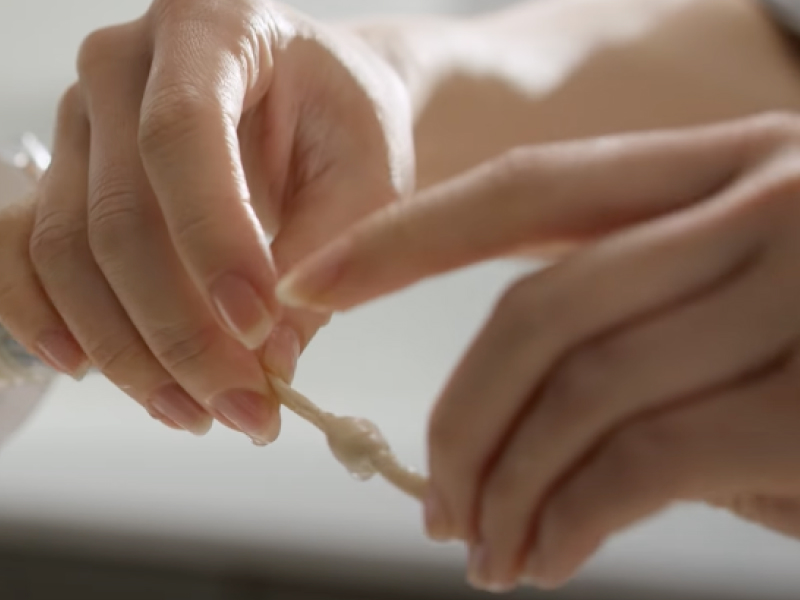 Person tying the sausage casing