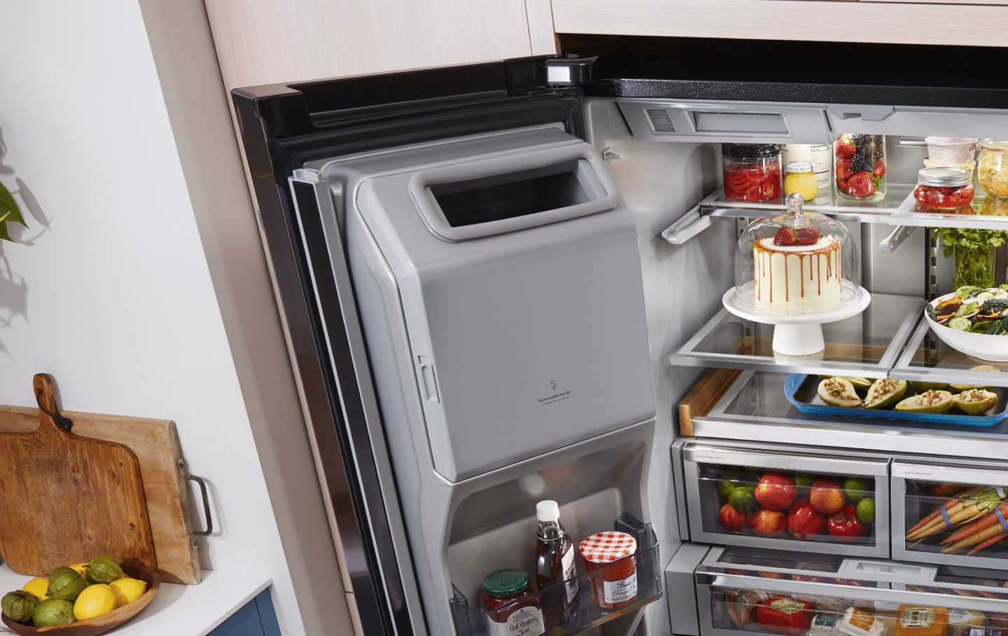 Refrigerator ice maker  Refrigerator ice maker