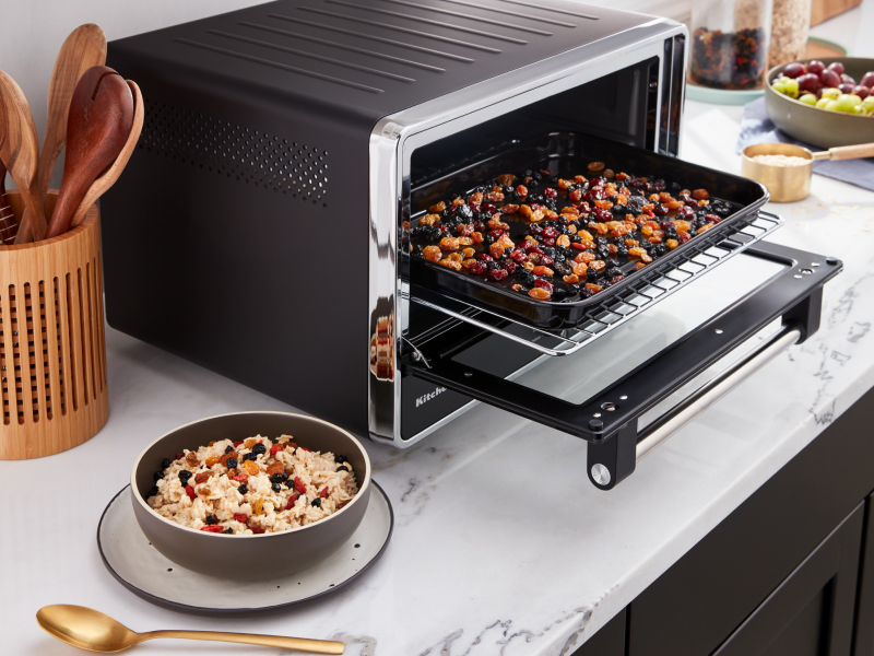 Dehydrating fruit in a a KitchenAid® toaster oven Dehydrating fruit in a a KitchenAid® toaster oven