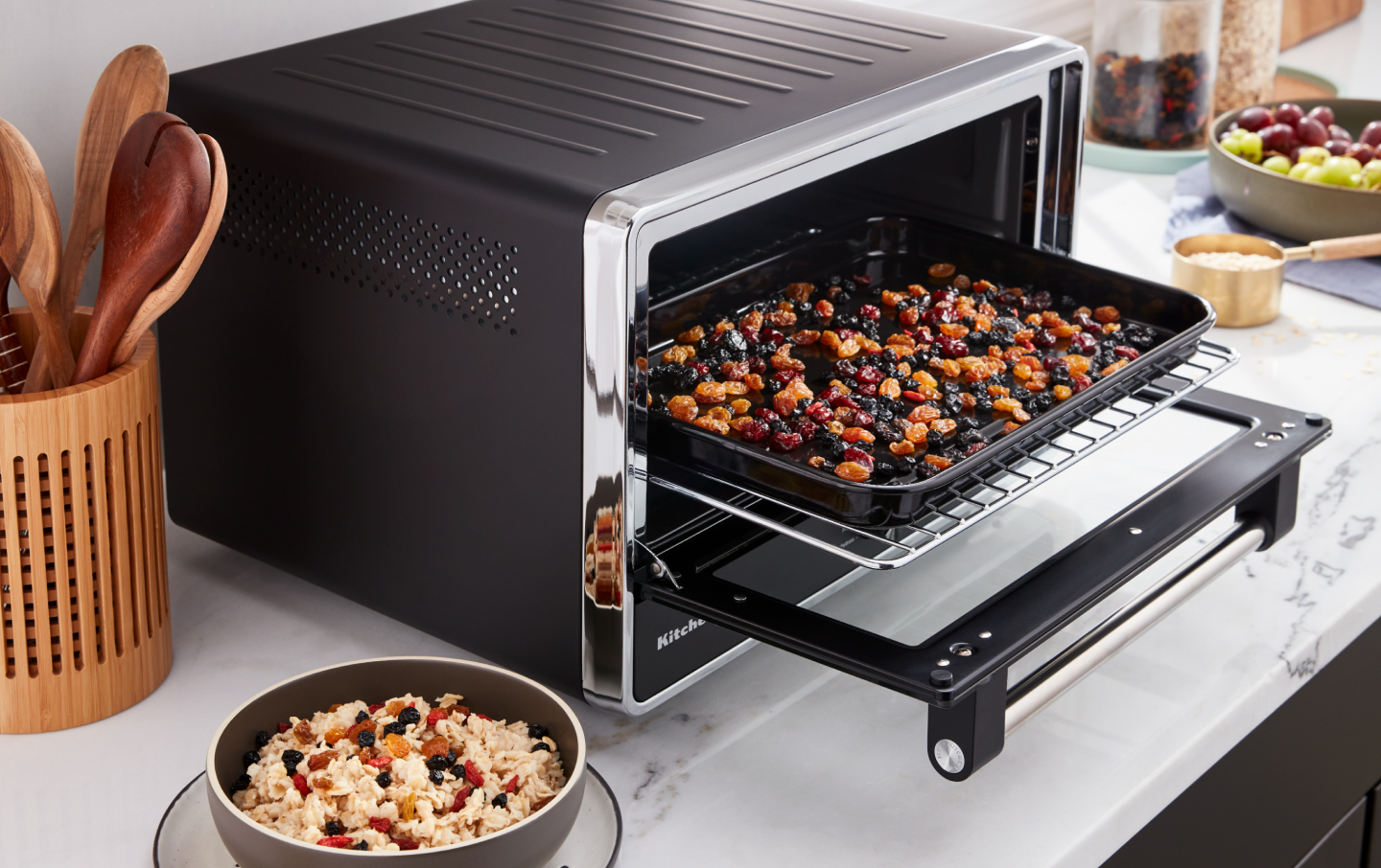 Dehydrating fruit in a a KitchenAid® toaster oven Dehydrating fruit in a a KitchenAid® toaster oven