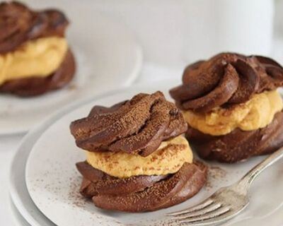 Mocha cream puffs