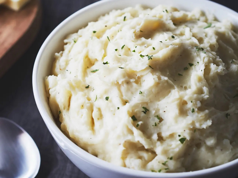 Bowl of mashed potatoes