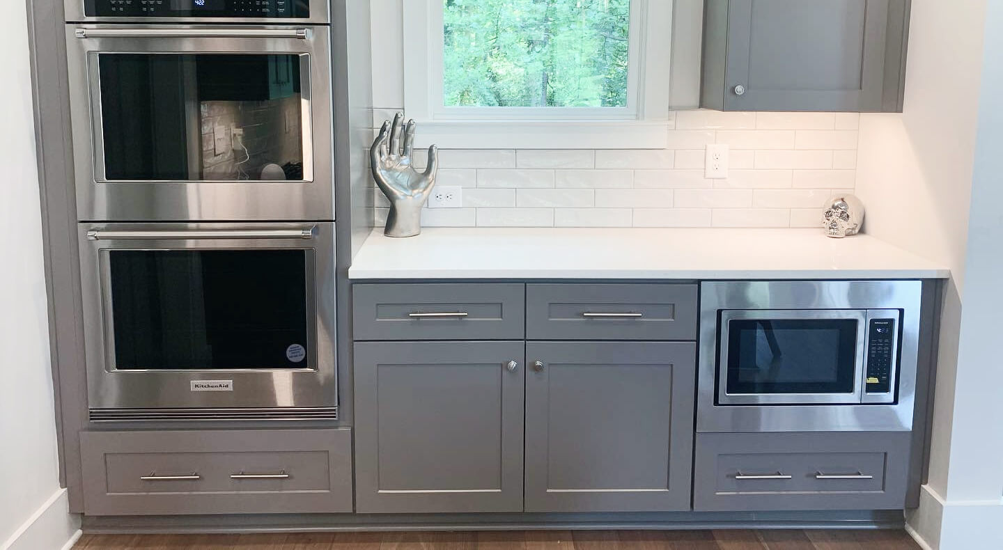 A small kitchen featuring KitchenAid® appliances A small kitchen featuring KitchenAid® appliances