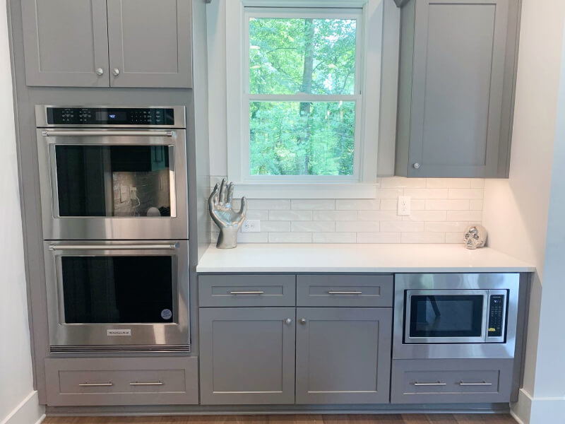 A small kitchen featuring KitchenAid® appliances A small kitchen featuring KitchenAid® appliances