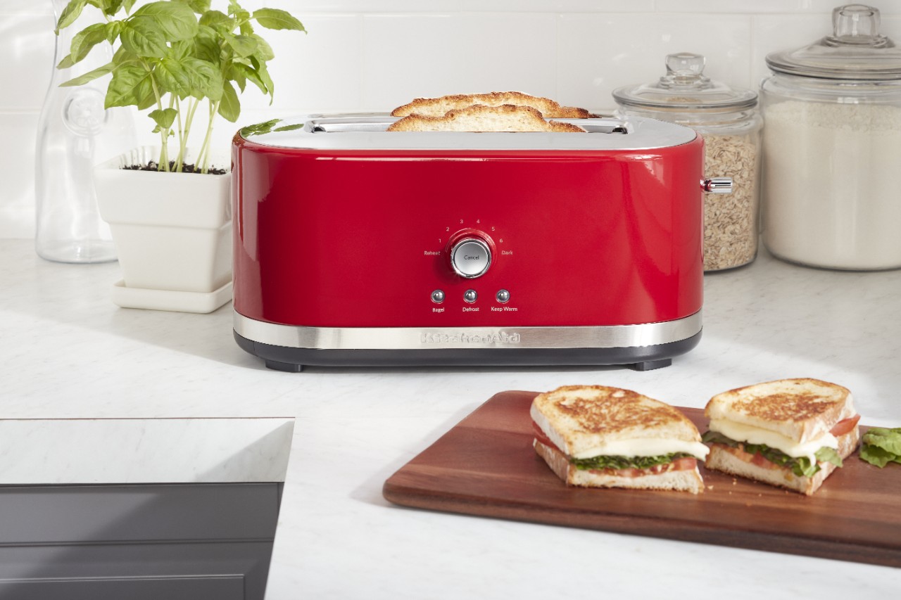 Toast breakfast favorites with our 4-slice toaster.