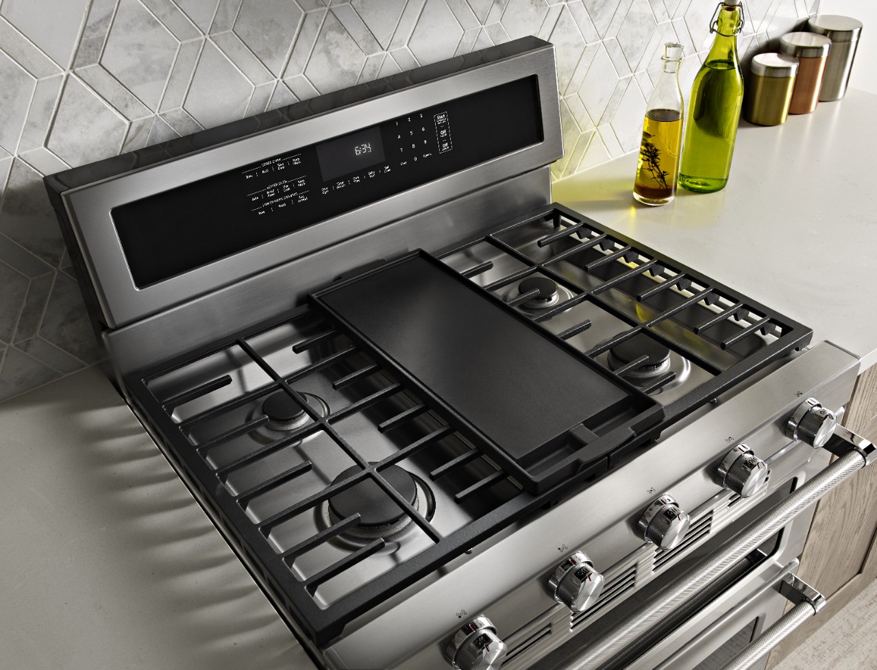 Bake your favorites with our double oven gas stove.