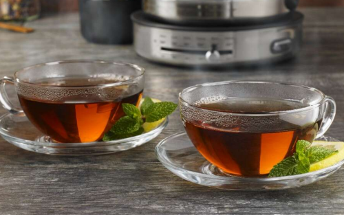 Two glass cups of tea with fresh mint