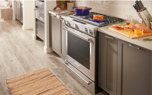 A KitchenAid® gas stove in the middle of a kitchen