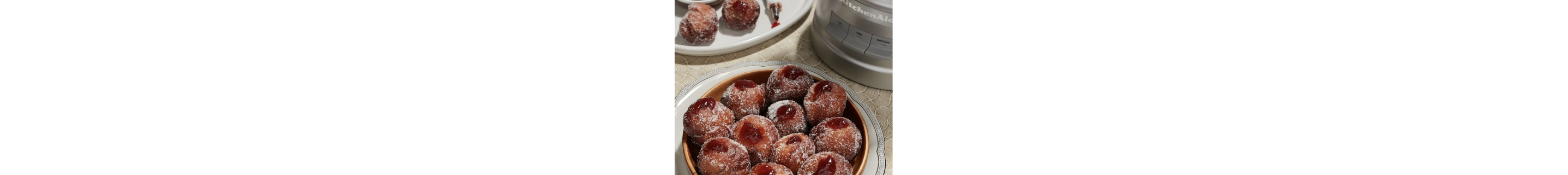 Lemon-scented strawberry jelly donuts
