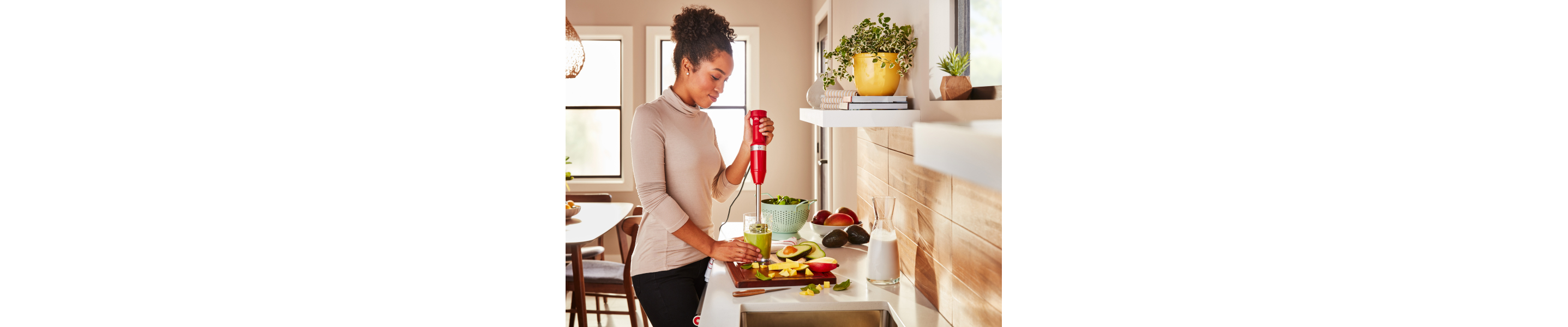 Person blending avocado smoothie withKitchenAid® hand blender 
