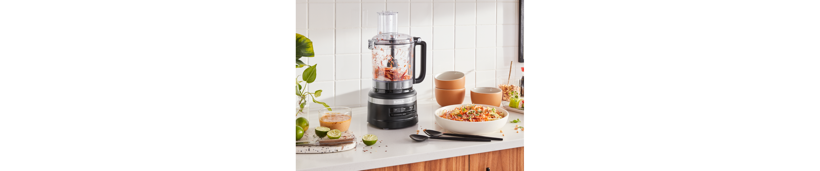 A food processor used to chop up mixed vegetables 